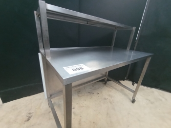 Rozsdamentes munkapult kerekeken