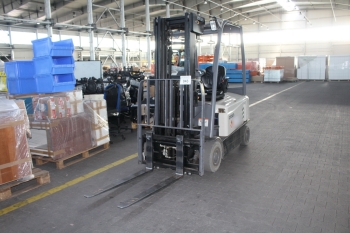 Homlokvillás targonca