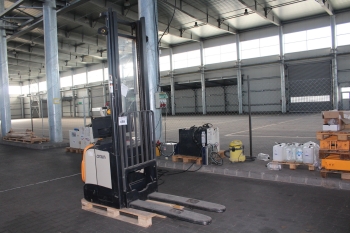 Gyalogkíséretű/Platformos targonca