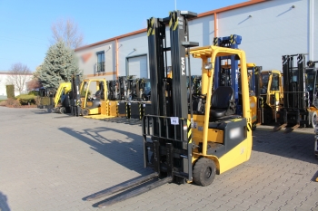 Homlokvillás targonca (elektromos)