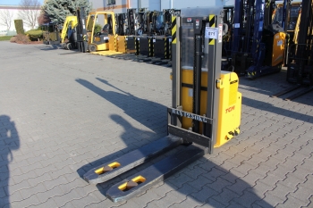 Gyalogkíséretű magasemelésű targonca