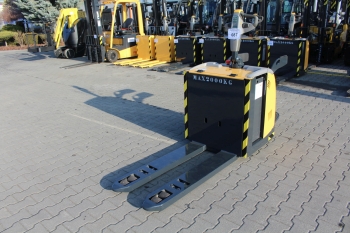 Platformos raklapszállító