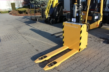 Platformos raklapszállító