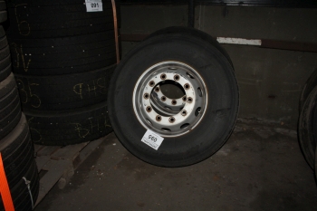 Teherautó gumi felnivel