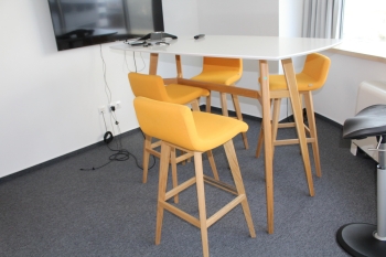 Bárasztal és bárszék