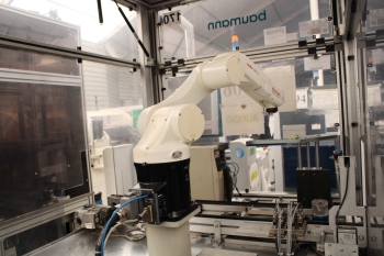 Bontott szerelő munkahely Rexroth AR 8 robottal