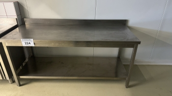 Munkaasztal és polc