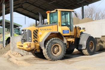 Homlokrakodó - Volvo, L70F