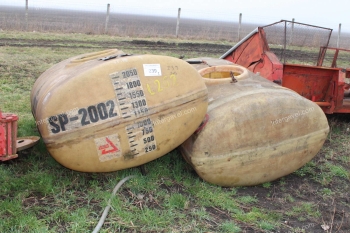 Bontott műanyag tartály