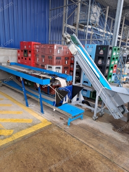 Üvegvisszaváltóhoz tartozó asztal, görgő sor, behordó