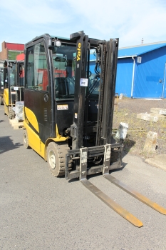 Homlokvillás targonca (elektromos)