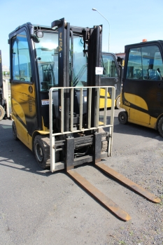 Homlokvillás targonca (elektromos)