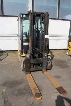 Homlokvillás targonca (elektromos)