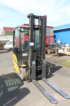 Homlokvillás targonca (elektromos)