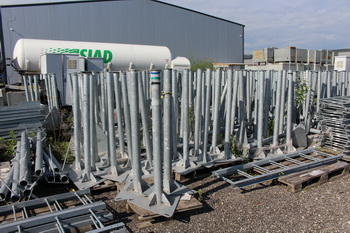 Horganyzott cső talprésszel