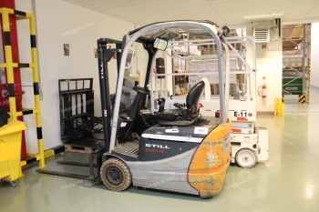 Targonca, raklapfóliázó, paletta, villanymotorok aukciója