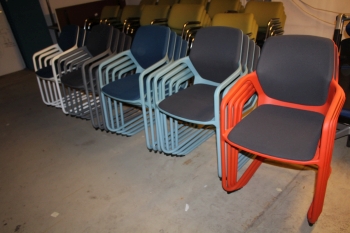 Nagyvállalat bútorainak aukciója