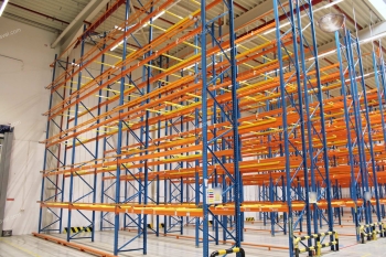 Raklapos állványok és targoncák aukciója