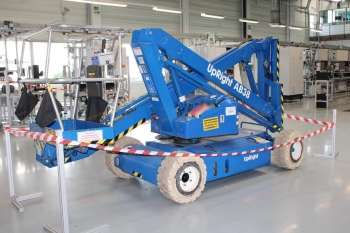 Kosaras emelő, targonca, ultrahangos hegesztő, csavarozó gép aukciója