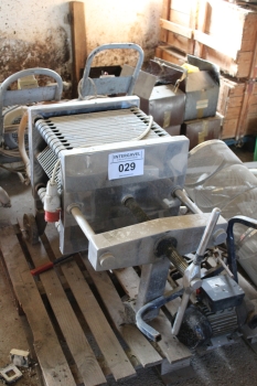 Lapszűrő szivattyúval