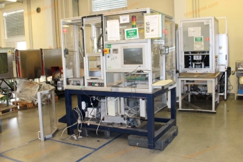 Bontott szerelő munkahely Adept robottal