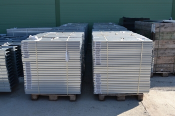 Polcos állványok aukciója