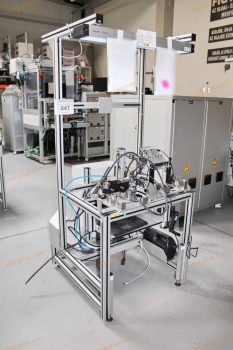 Bontott szerelő munkahely