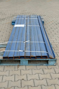 Bontott szögvas (targonca vezető)