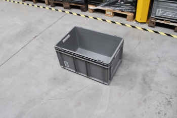 Alkatrészek, ládák aukciója