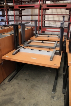 Vegyes íróasztalok