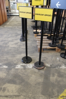 Tábla (vigyázz lépcső)