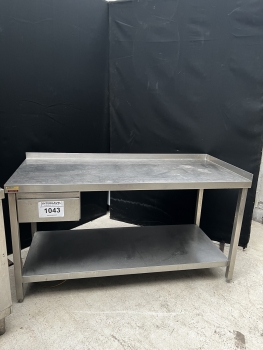 Rozsdamentes asztal fiókkal