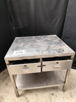 Rozsdamentes asztal fiókokkal