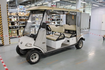 Golfkocsi, célgép, paletta aukciója