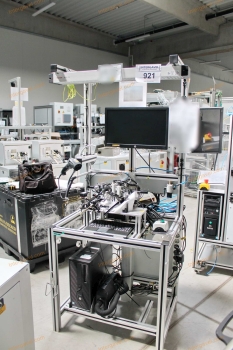 Bontott szerelő munkahely