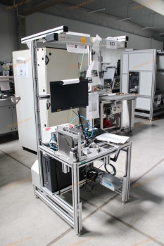 Bontott szerelő munkahely