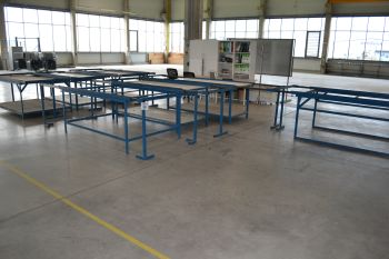 Állítható hosszúságú munkaasztalok