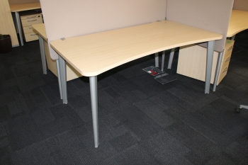 Íróasztal (Steelcase Movida)