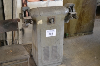 Állványos köszörű