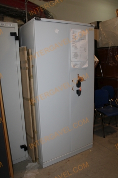 Banki bútorok aukciója