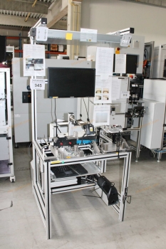 Bontott szerelő munkahely