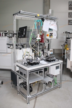 Bontott szerelő munkahely