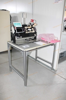 Bontott szerelő munkahely