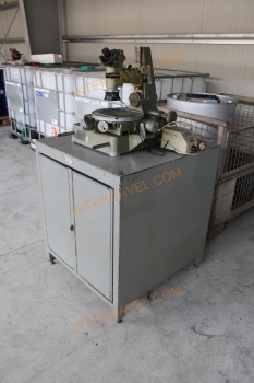 Mérőmikroszkóp és szekrény