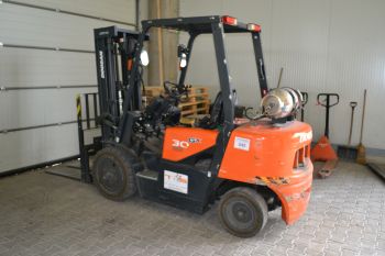 Homlokvillás targonca