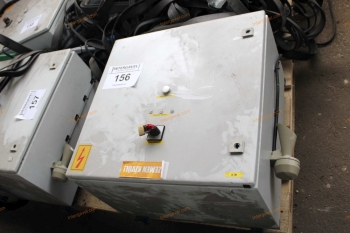 Bontott villamos szekrény