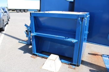 Csigás prés és garat