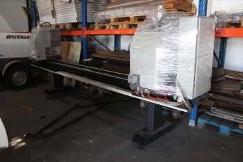 Kétfejes hegesztőgép műanyag profilokhoz Jullich Technologies JTG BB2030