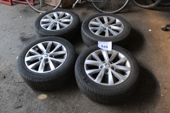 Alufelni és autógumi