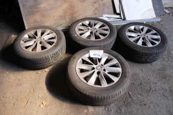 Alufelni és autógumi